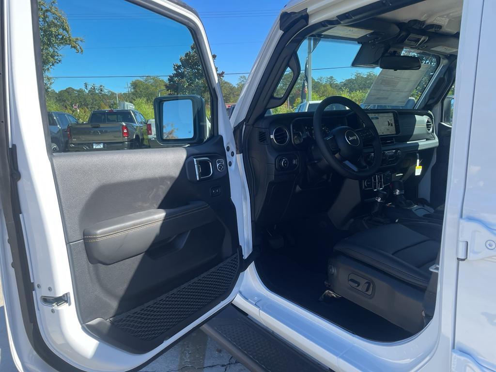 new 2025 Jeep Gladiator car, priced at $42,895