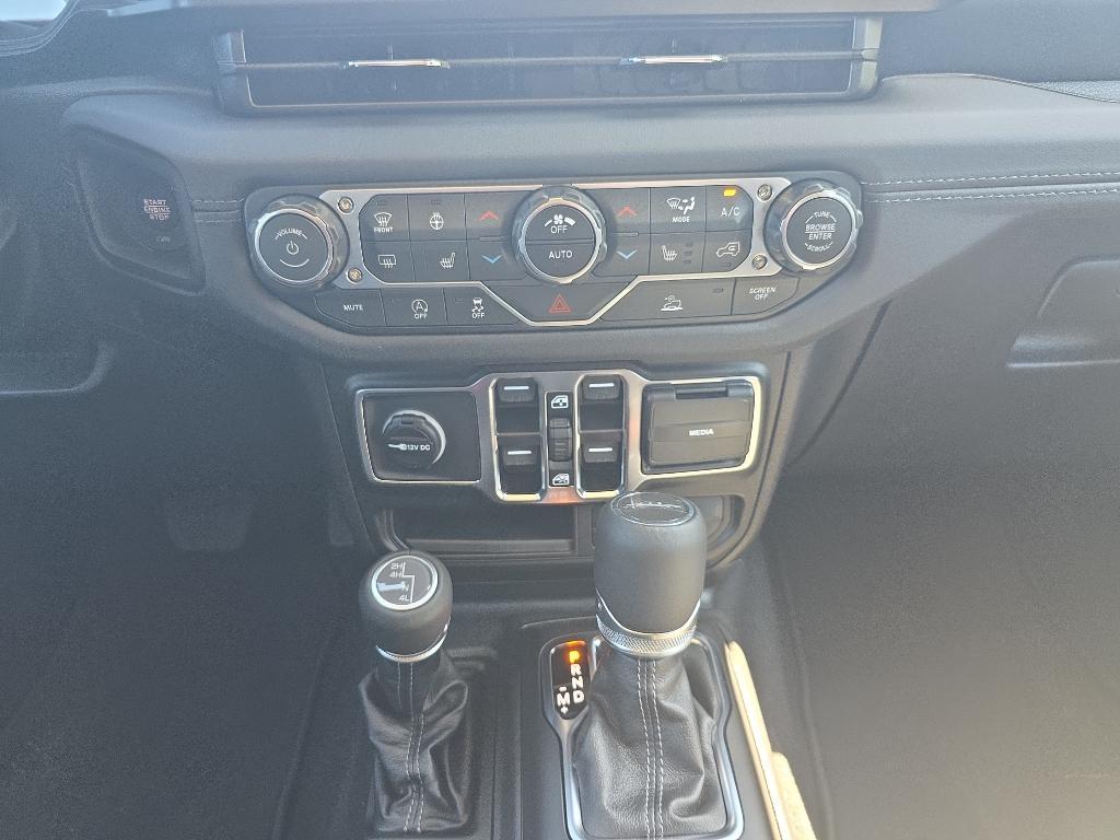 new 2025 Jeep Gladiator car, priced at $44,230