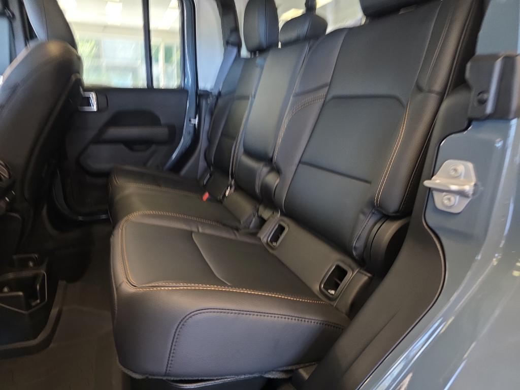 new 2025 Jeep Gladiator car, priced at $45,450