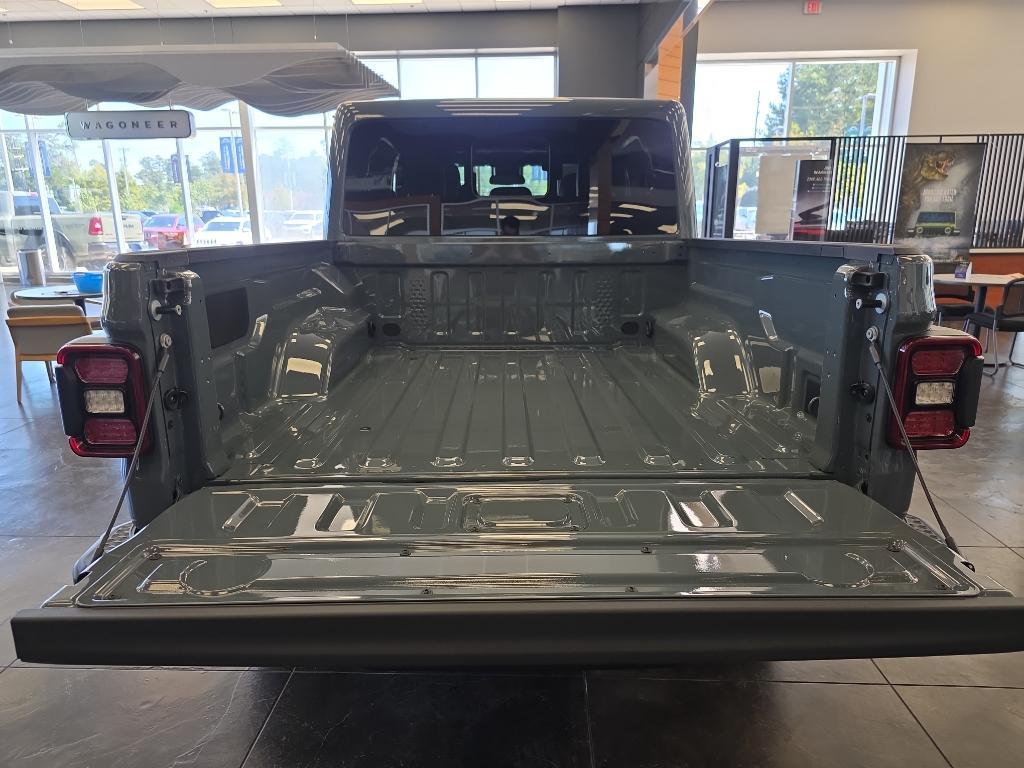 new 2025 Jeep Gladiator car, priced at $45,450