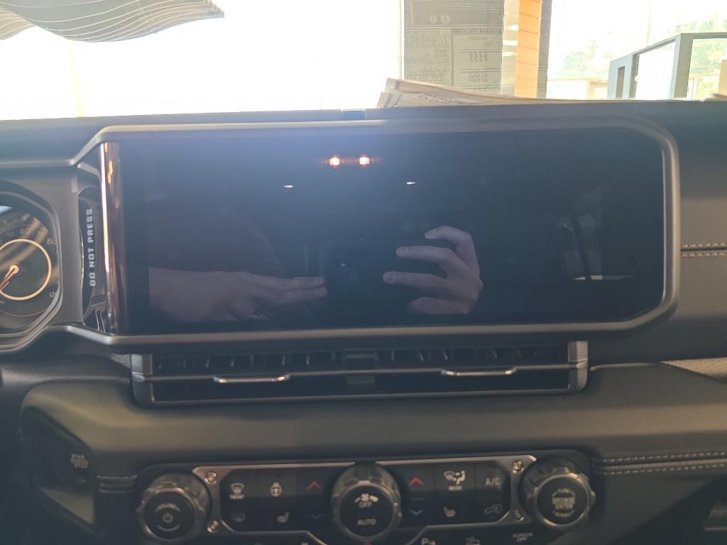 new 2025 Jeep Gladiator car, priced at $45,450