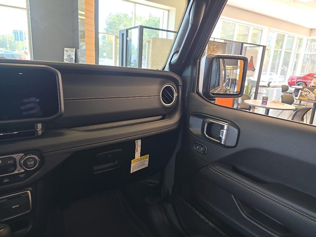 new 2025 Jeep Gladiator car, priced at $45,450