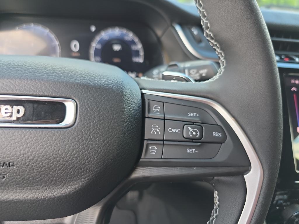new 2025 Jeep Grand Cherokee car, priced at $39,165