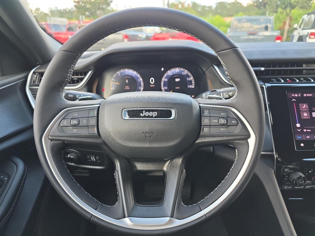 new 2025 Jeep Grand Cherokee car, priced at $39,165