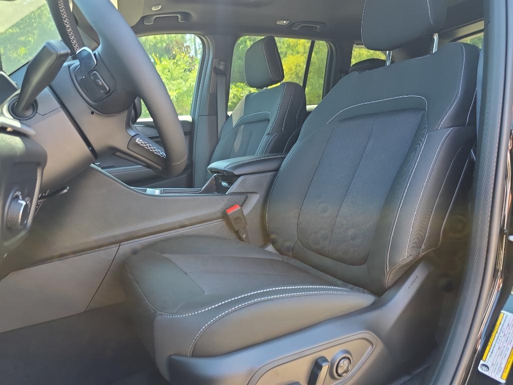 new 2025 Jeep Grand Cherokee car, priced at $38,170