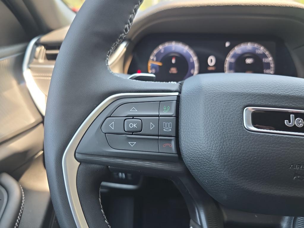 new 2025 Jeep Grand Cherokee car, priced at $38,170