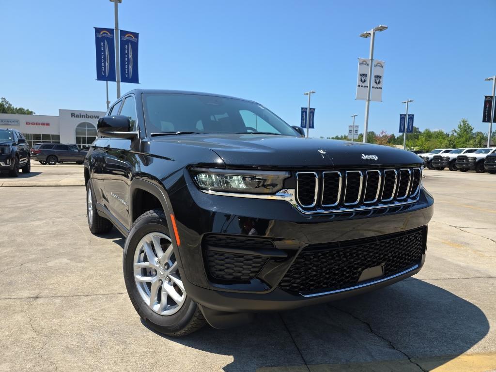 new 2025 Jeep Grand Cherokee car, priced at $38,170