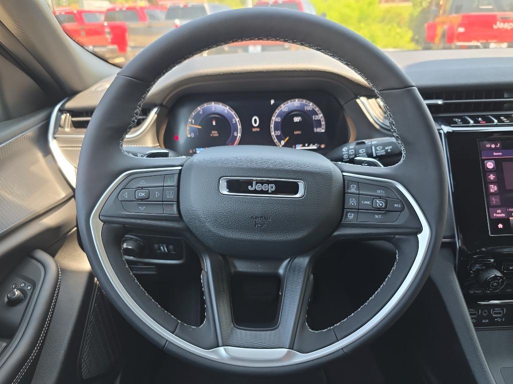 new 2025 Jeep Grand Cherokee car, priced at $38,170