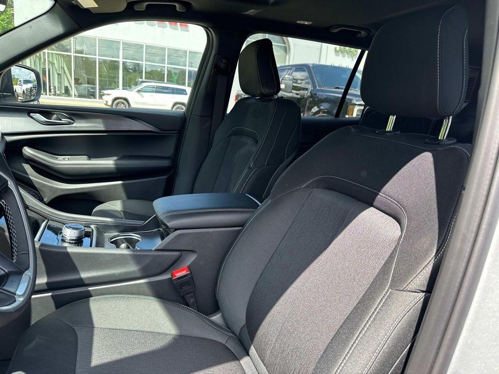 new 2025 Jeep Grand Cherokee L car, priced at $41,920