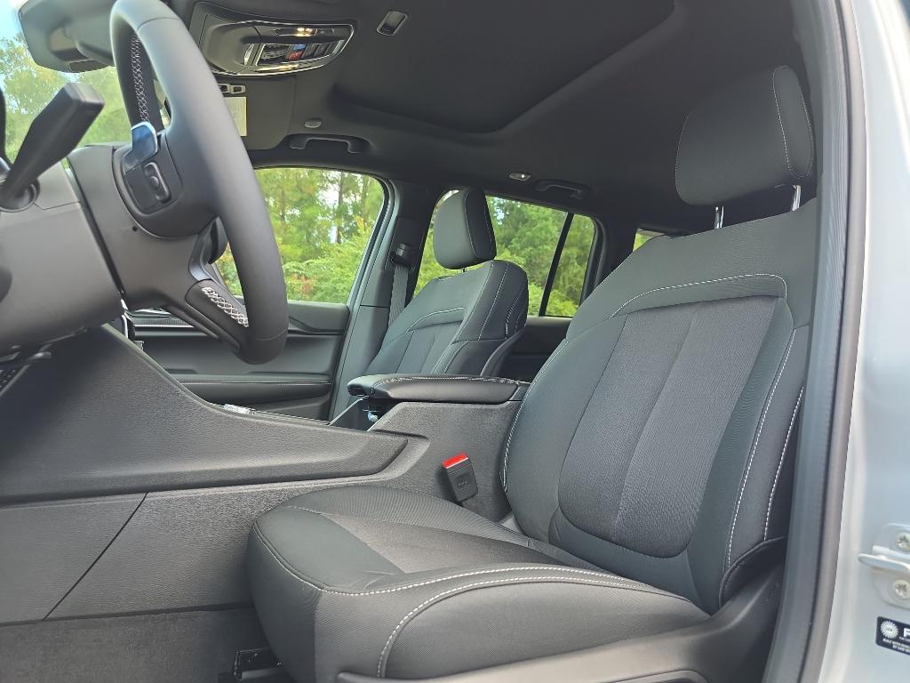 new 2025 Jeep Grand Cherokee car, priced at $38,170