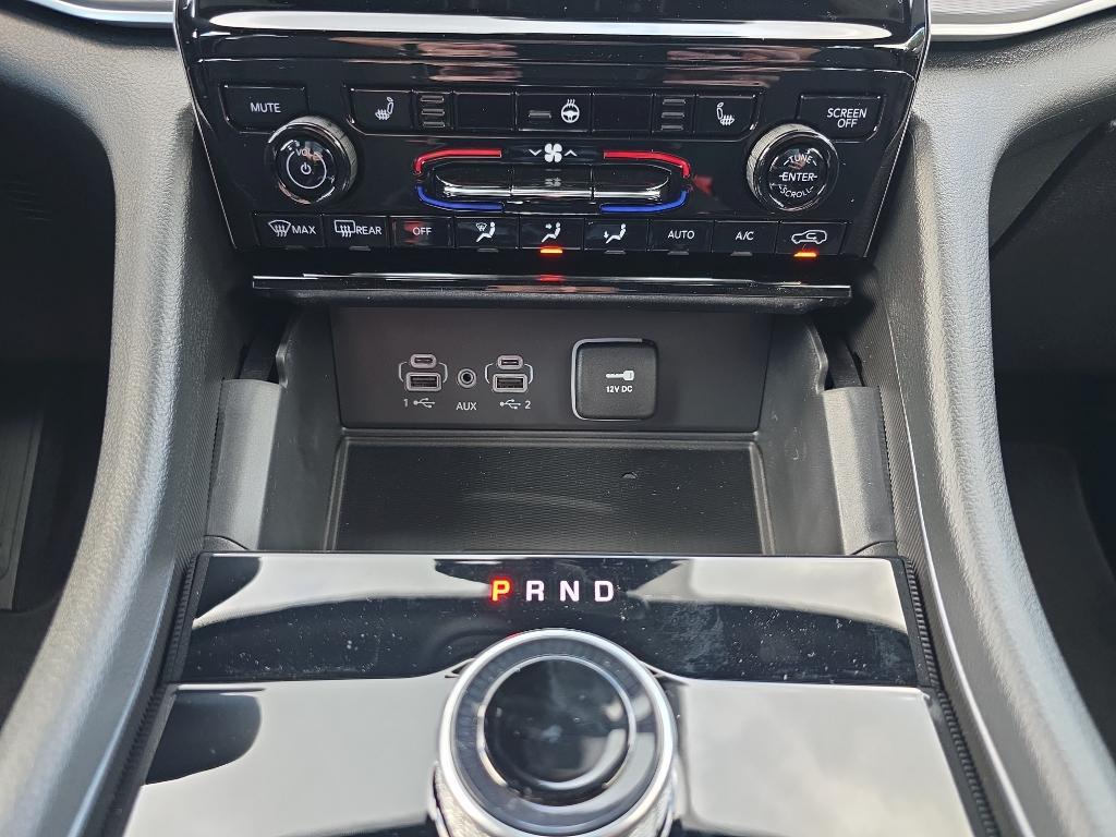 new 2025 Jeep Grand Cherokee car, priced at $38,170