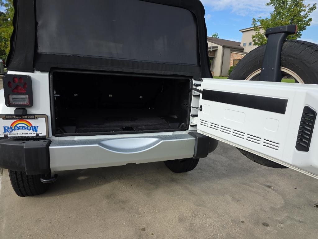 used 2015 Jeep Wrangler Unlimited car, priced at $16,995