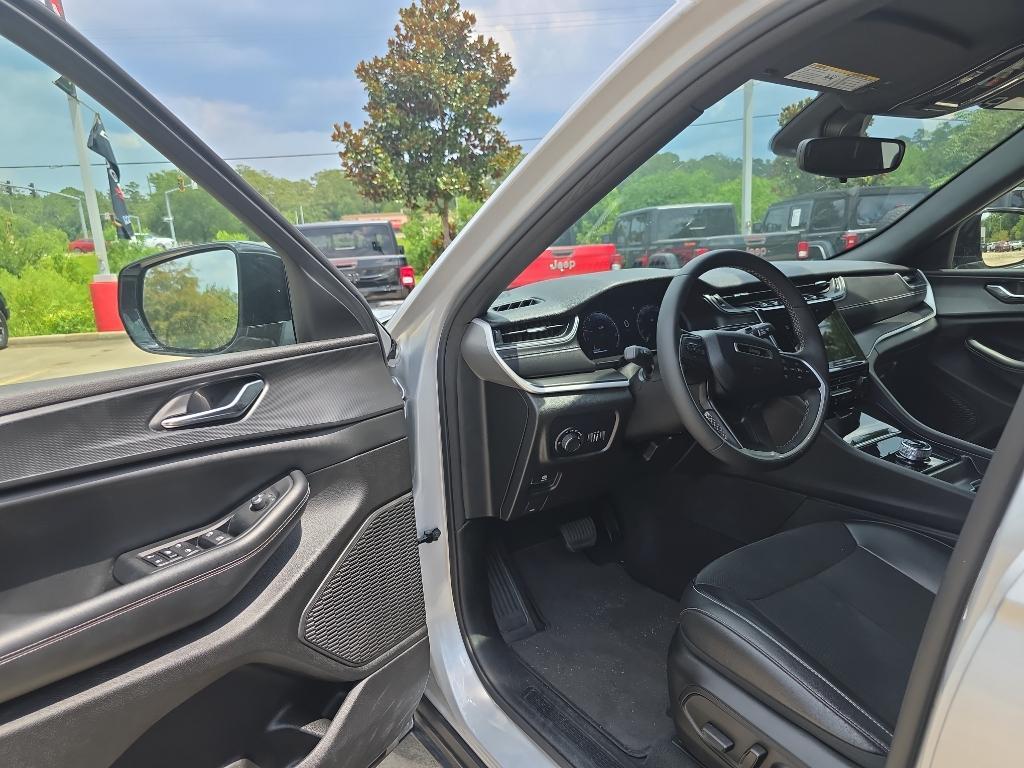 used 2024 Jeep Grand Cherokee car, priced at $33,995