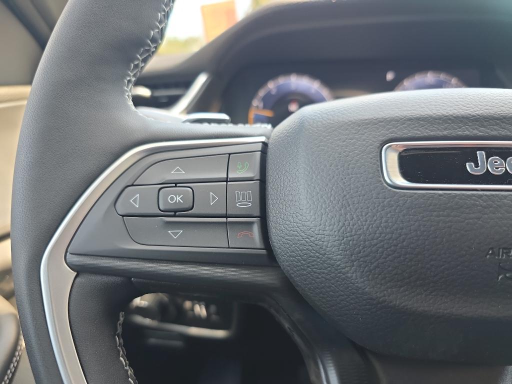 new 2025 Jeep Grand Cherokee car, priced at $39,165