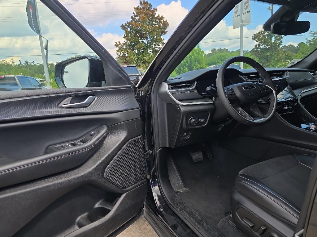 used 2024 Jeep Grand Cherokee L car, priced at $30,995