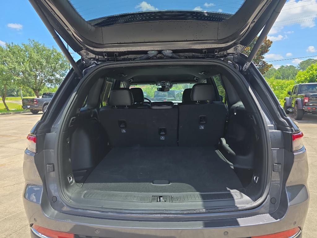 used 2024 Jeep Grand Cherokee car, priced at $32,995