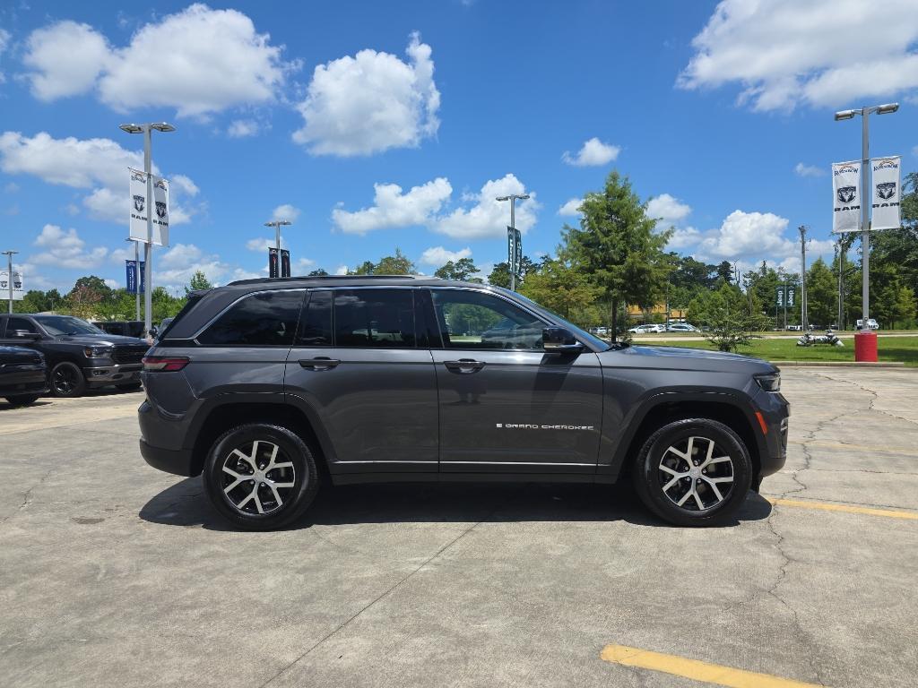 used 2024 Jeep Grand Cherokee car, priced at $32,995