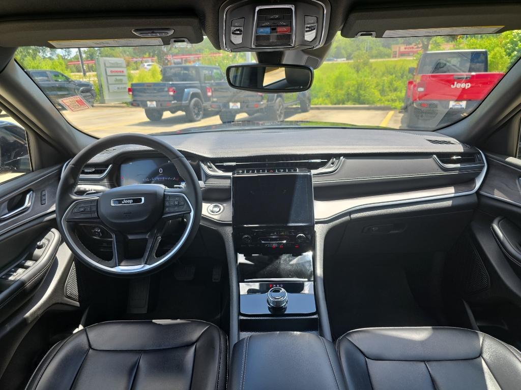 used 2024 Jeep Grand Cherokee car, priced at $32,995