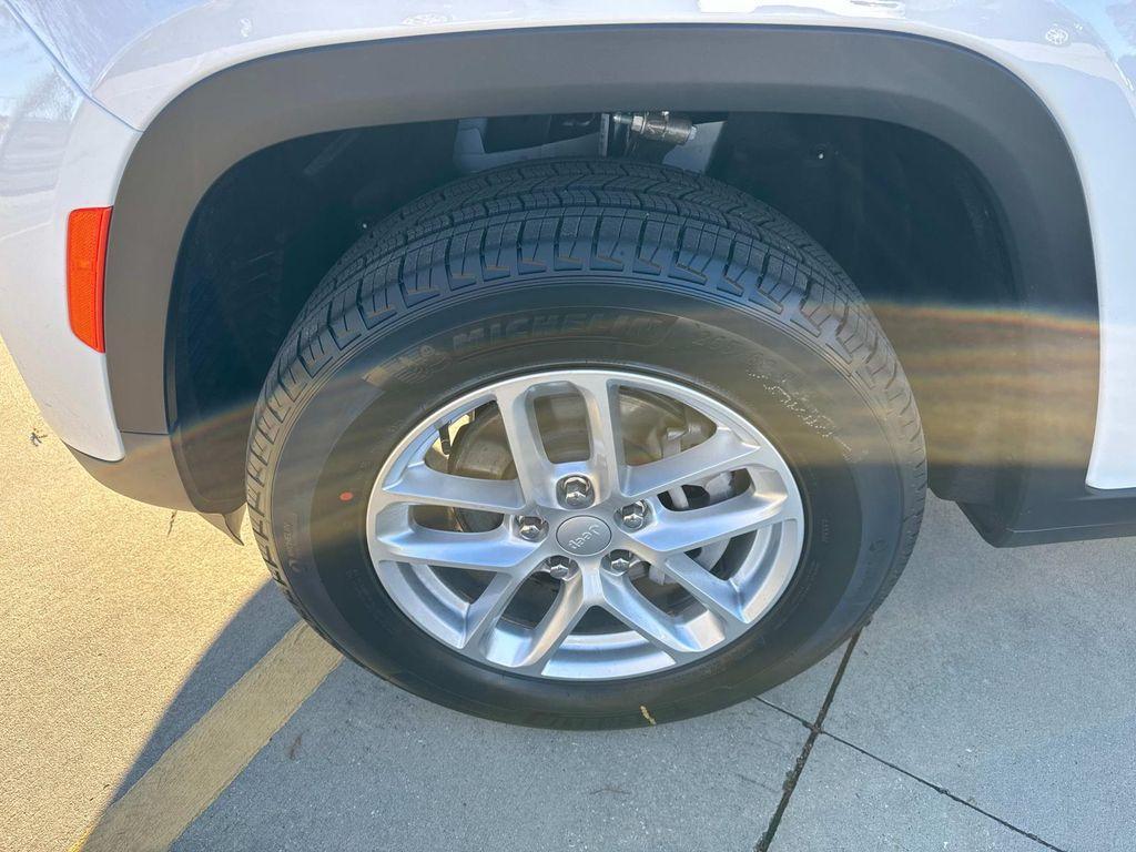 new 2025 Jeep Grand Cherokee car, priced at $35,580