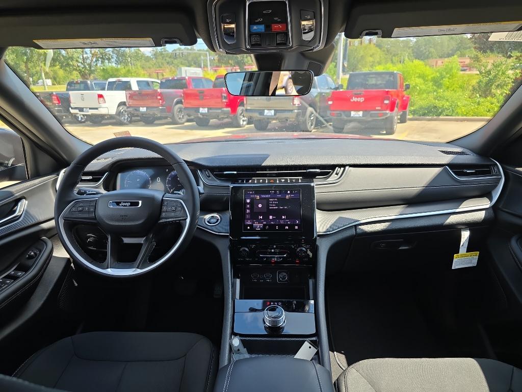 new 2025 Jeep Grand Cherokee car, priced at $39,165