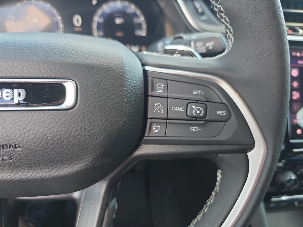 new 2025 Jeep Grand Cherokee car, priced at $39,165