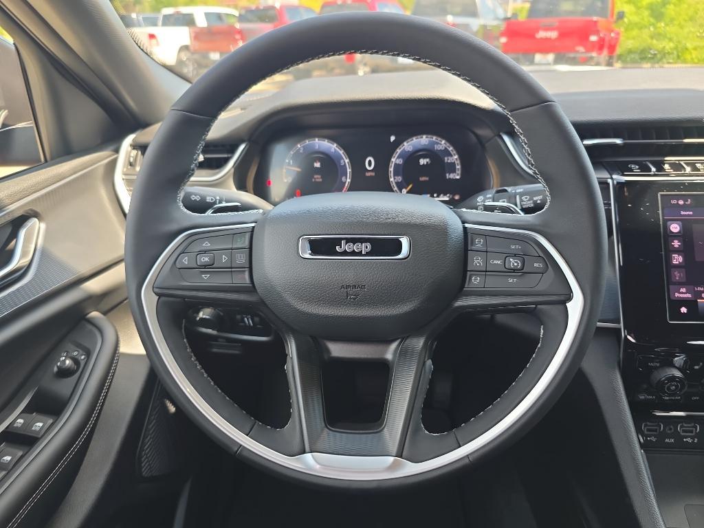 new 2025 Jeep Grand Cherokee car, priced at $39,165