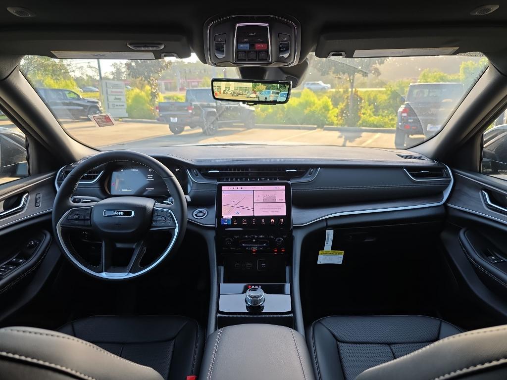 new 2025 Jeep Grand Cherokee car, priced at $45,735