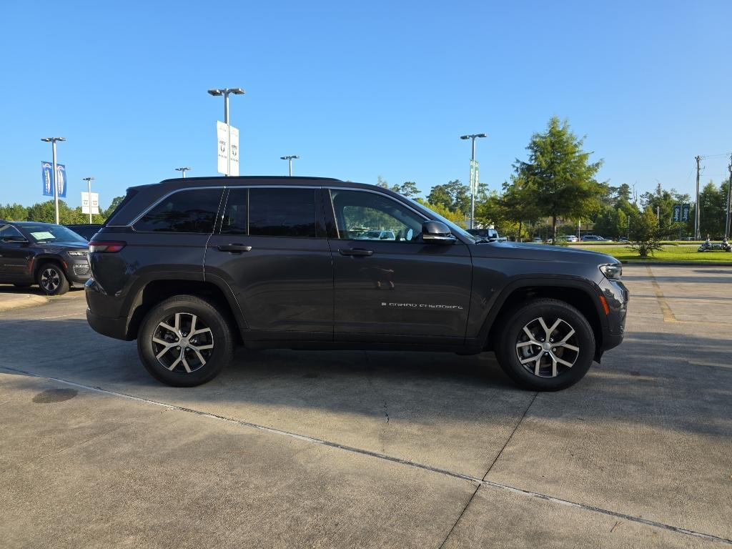 new 2025 Jeep Grand Cherokee car, priced at $45,735