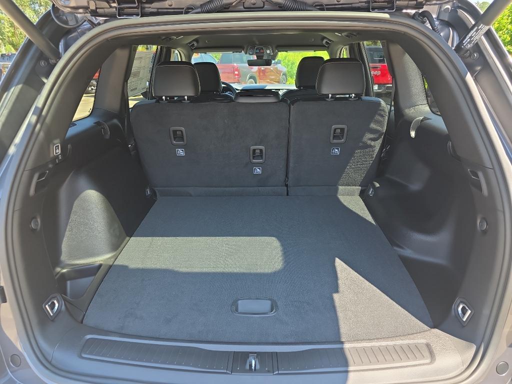 new 2025 Jeep Grand Cherokee car, priced at $41,730