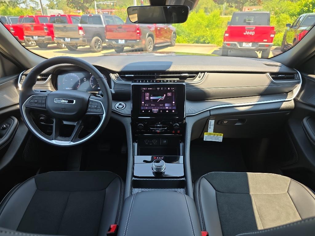 new 2025 Jeep Grand Cherokee car, priced at $41,730