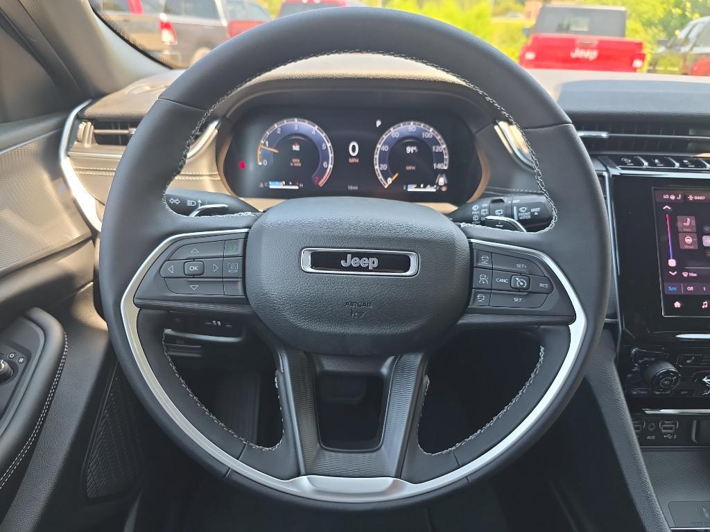 new 2025 Jeep Grand Cherokee car, priced at $41,730