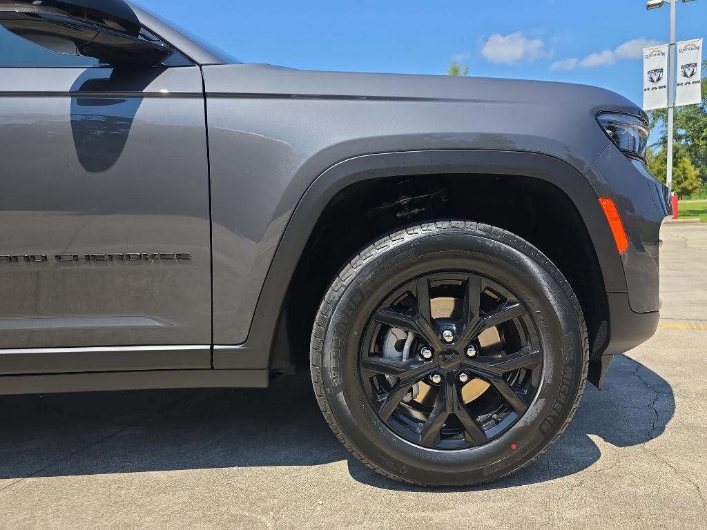 new 2025 Jeep Grand Cherokee car, priced at $41,730