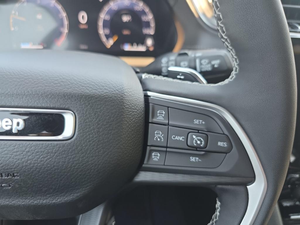 new 2025 Jeep Grand Cherokee car, priced at $41,730