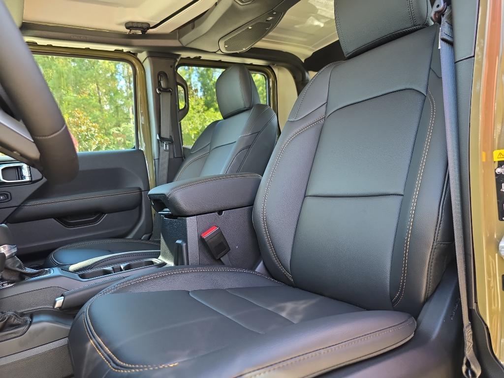 new 2025 Jeep Gladiator car, priced at $45,480