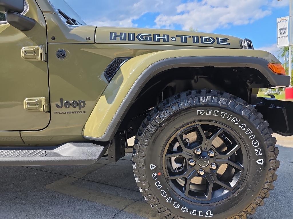 new 2025 Jeep Gladiator car, priced at $45,480