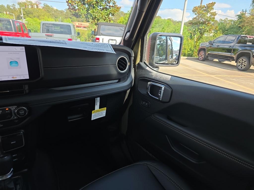 new 2025 Jeep Gladiator car, priced at $45,480