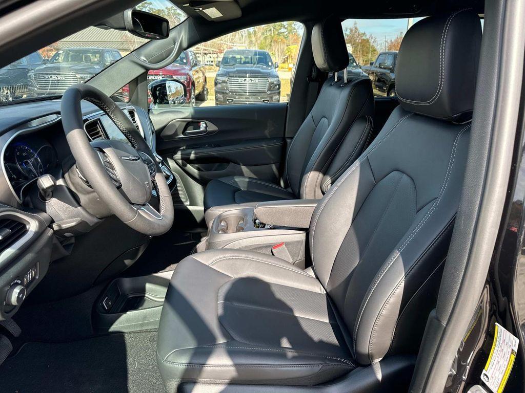 new 2025 Chrysler Pacifica car, priced at $41,943