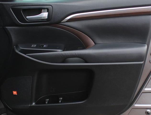 used 2014 Toyota Highlander car, priced at $20,997