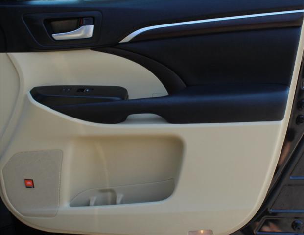used 2016 Toyota Highlander Hybrid car, priced at $26,997