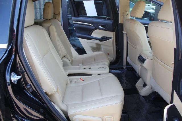 used 2016 Toyota Highlander Hybrid car, priced at $26,997