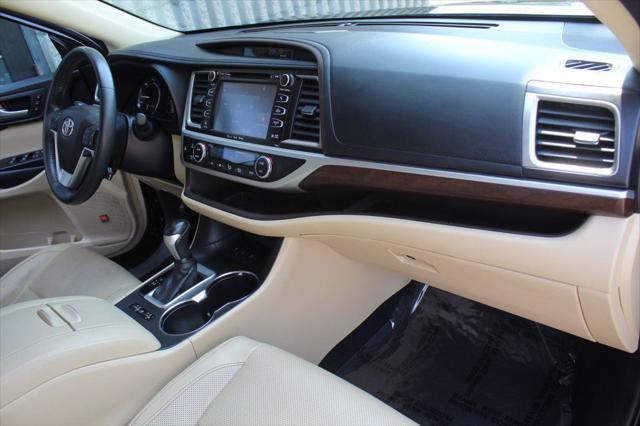 used 2016 Toyota Highlander Hybrid car, priced at $26,997