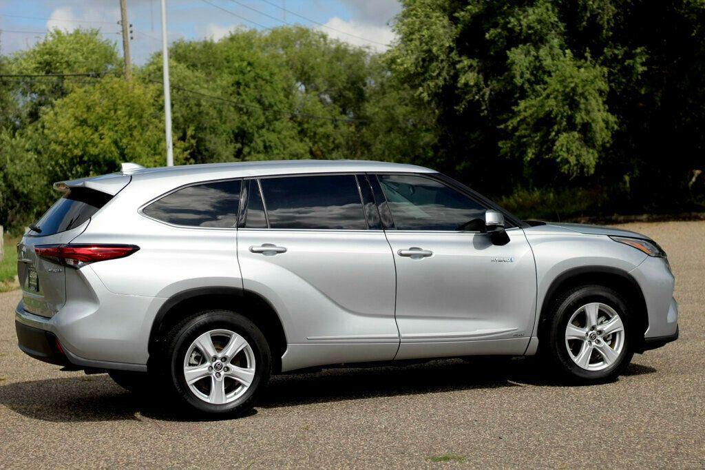 used 2020 Toyota Highlander Hybrid car, priced at $27,998