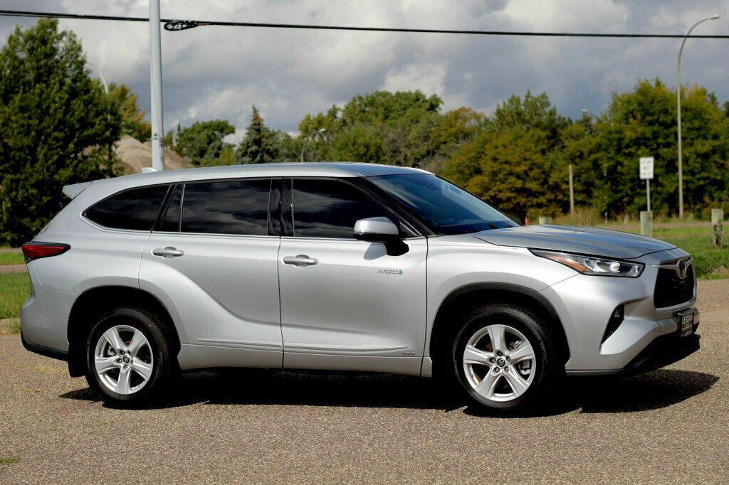used 2020 Toyota Highlander Hybrid car, priced at $27,998