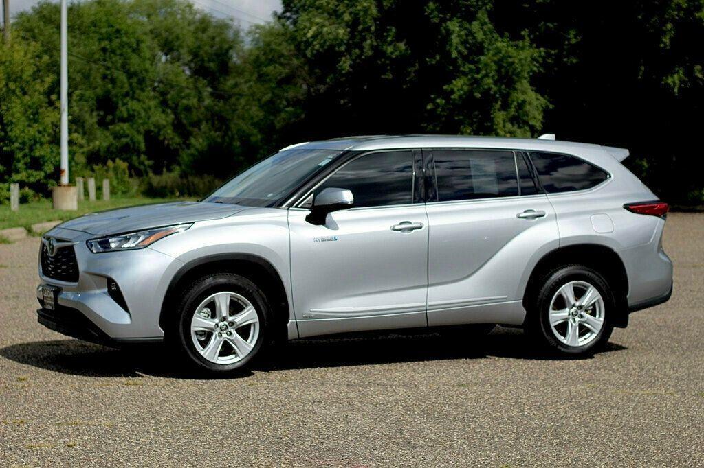 used 2020 Toyota Highlander Hybrid car, priced at $27,998