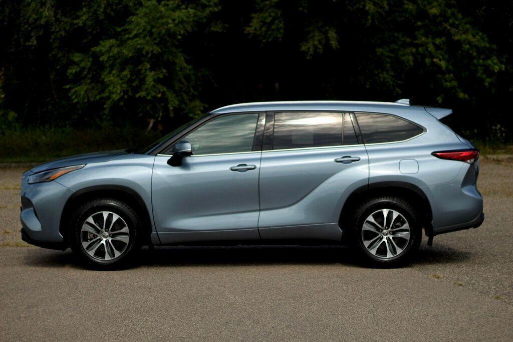 used 2022 Toyota Highlander car, priced at $33,998
