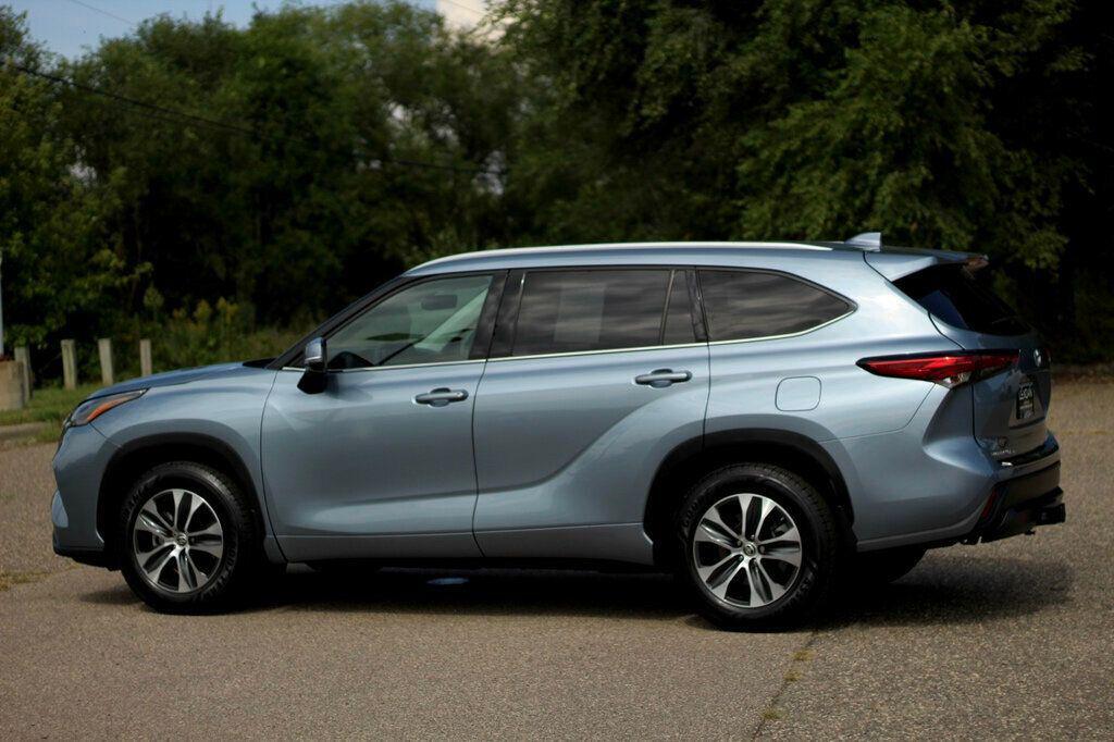 used 2022 Toyota Highlander car, priced at $33,998