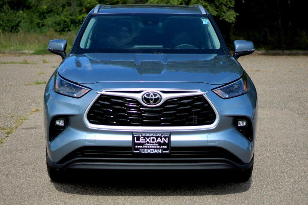 used 2022 Toyota Highlander car, priced at $33,998
