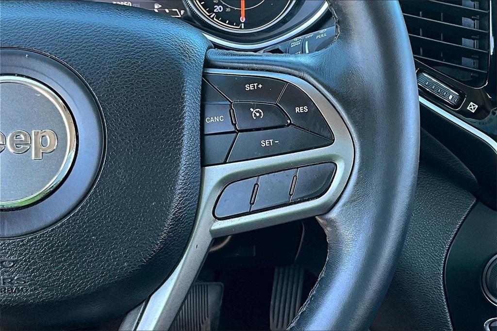 used 2019 Jeep Cherokee car, priced at $14,995