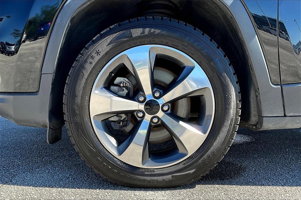used 2019 Jeep Cherokee car, priced at $14,995