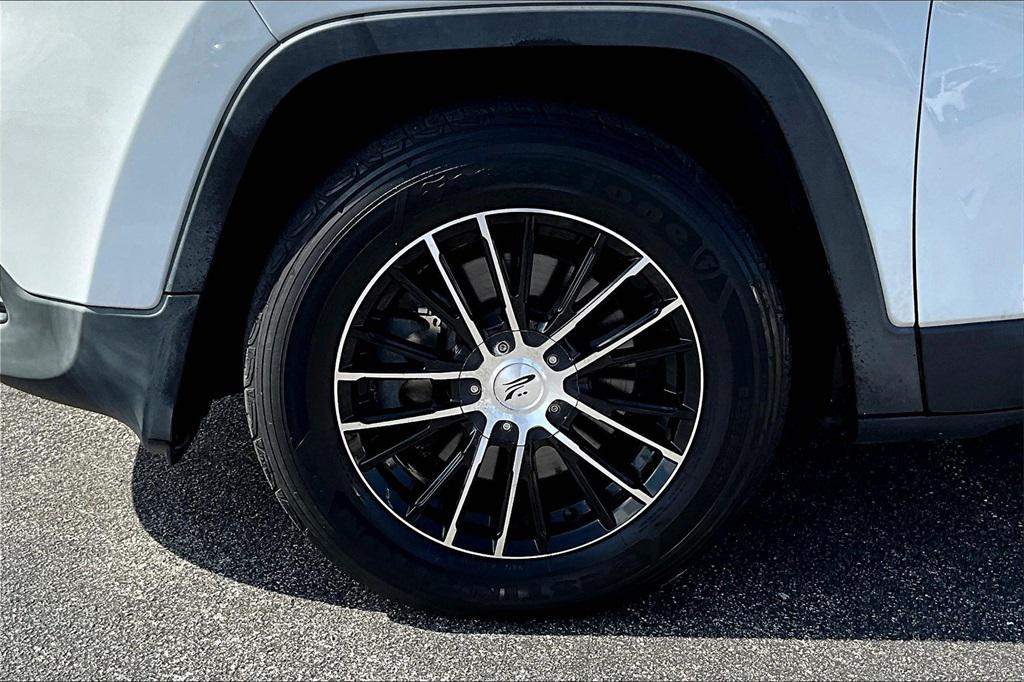 used 2016 Jeep Cherokee car, priced at $11,170